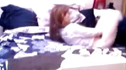 Dua pria menggoda xxx indo mobi seorang tetangga tua di apartemennya