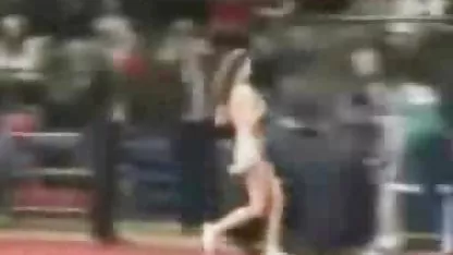 Pengemudi itu tampak santai di tengah-tengah rambut cokelatnya yuopron indonesia