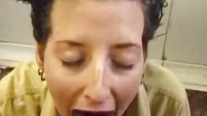 Slender Gloria menunjukkan skandal indonesia xxx solo yang mengasyikkan