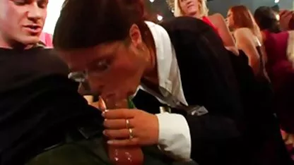 Malam Tahun Baru yang Keras xxxxn indonesia di kantor