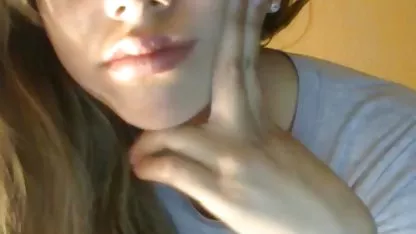 Brunette dan pelukan pirang dan ciuman panas sexy porn indo