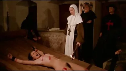 Gadis telanjang naik alun-alun di segway dan berfoto bersama orang-orang xxx indonesia berjilbab