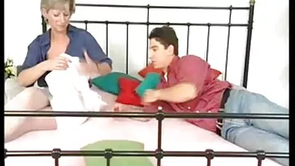 Profesor menghabisi seluruh wajah seorang siswa video sex tante indo