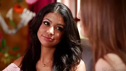 Fotografer indo sek tante bercinta model dengan payudara kecil setelah pemotretan