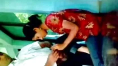 Dia menyewa kamar hotel dan video tante indonesia sex membawa seorang gundik