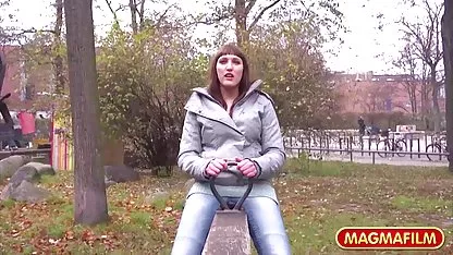 Gadis berambut pirang jatuh dengan seorang xxx indo sek tukang ledeng