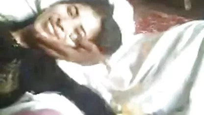 Dua orang dewasa Jerman yang berpengalaman bersemangat full indo sex menghisap kontol seorang pria muda