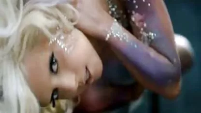 Seorang wanita mengintip porn xxx indo saat seorang pria meraba-raba pesawat