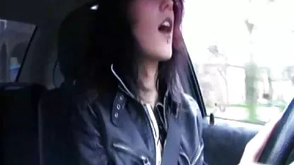 Brunette muda memaksa dirinya untuk xxx indonesia xxx cum dengan memasukkan lingga besar ke dalam vagina dicukur