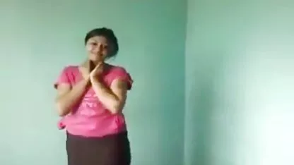 Leila menggosok klitorisnya yang basah di p0rn indo mulutnya yang lapar