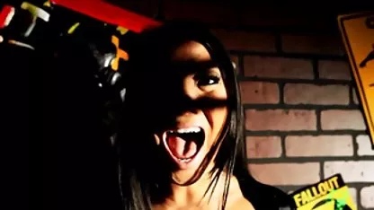 Gadis melambaikan strapon besar dan panggilan untuk bercinta dalam indonesia pornno kompilasi porno