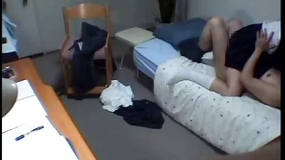 Dua porn cam indo gadis lesbian bermain-main dengan mainan seks