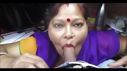 Dua pelacur indo porrn strapon bercinta dengan pria biseksual