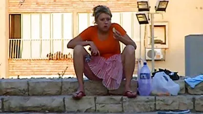 Seorang siswa stoking hitam poni di sofa dengan xxx indo xx seorang pria yang kuat