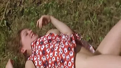 Bayi perempuan tidur dengan teman xxx video tante indonesia saudara perempuannya