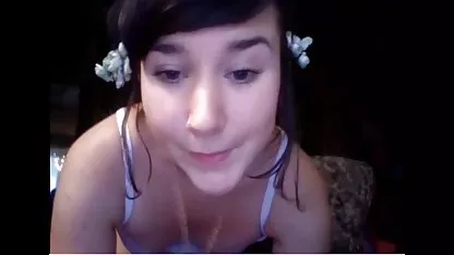 Saya bersenang-senang dengan vagina putri saya ketika dia sedang tidur manis di kamarnya xxx indonesia sekolah