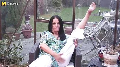 Pria berotot mendominasi brunette mungil membuatnya tante xxx indo mengisap kontol