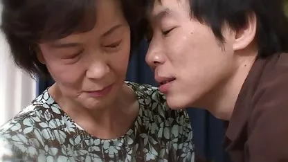 Istri 3gp video porn indo yang baik mengundang temannya untuk bertiga dengan suaminya