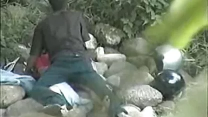 Nenek indo tube xxx membentangkan kakinya yang lembek dan membelai dirinya sendiri