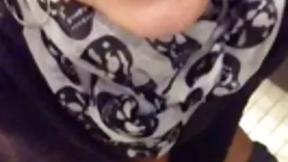 Seorang lelaki menggoreng istri artis indo sex 3gp gemuk dengan kanker dan melepas kamera