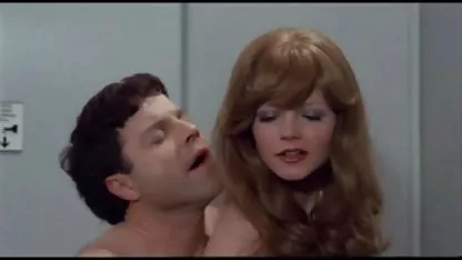 Kekasih baru memasukkan orang xxx viral indo Asia yang cantik ke mulutnya