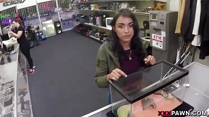 Seorang gadis seks diary indo Rusia yang peduli memutuskan untuk menghibur lelaki yang sakit itu dengan keledai