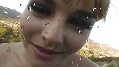 Pelacur live xxx indo Rusia dengan tubuh yang bagus berganti pakaian di kamar tidur