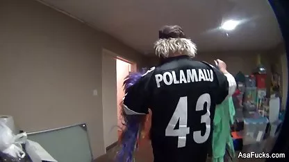 Pria itu tube sex artis indonesia memata-matai pirang telanjang dan menerima blowjob keren sebagai hadiah